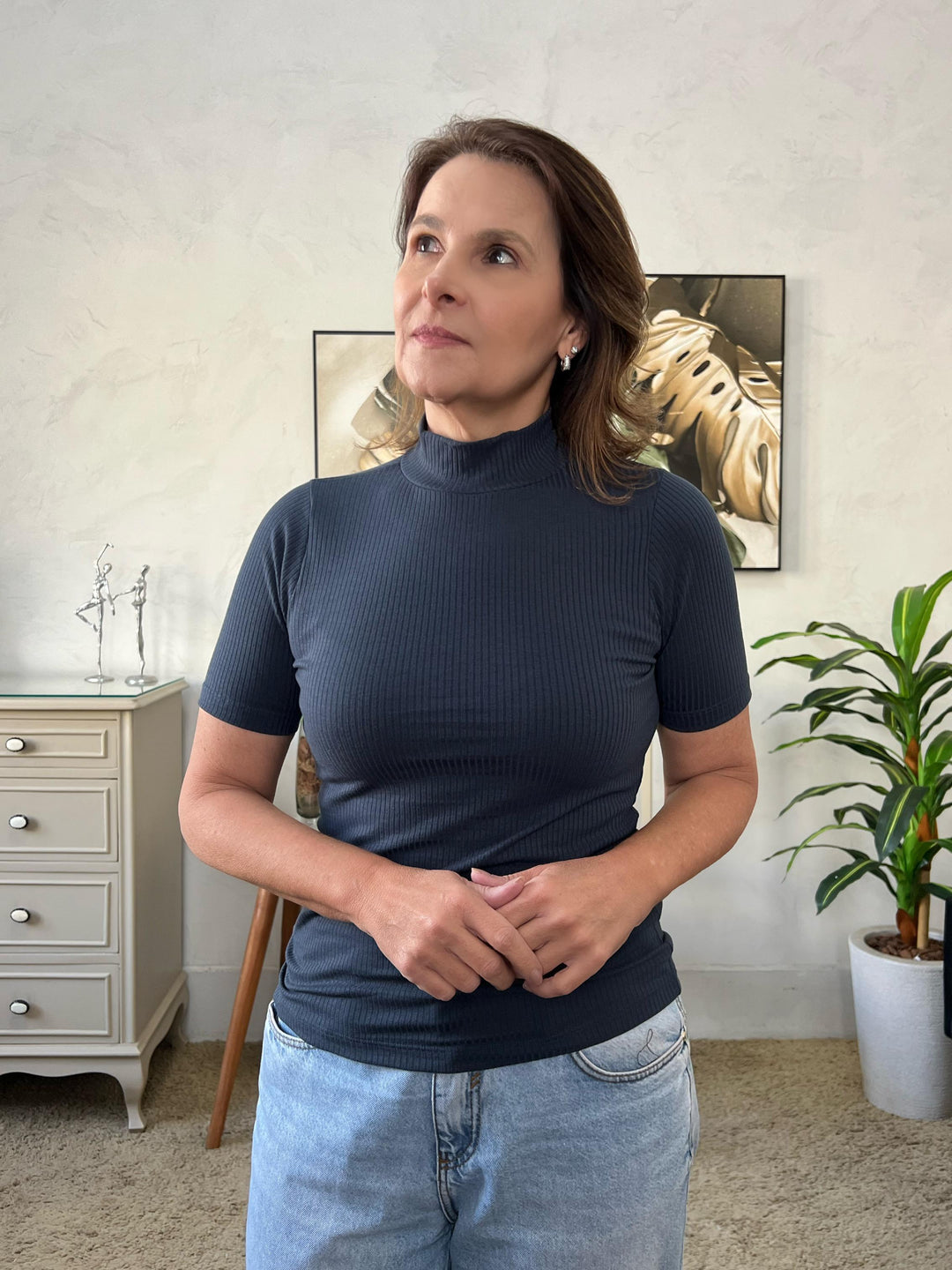 Blusa Básica Malha Canelada Manga Curta Gola Alta Azul Marinho - Fernanda