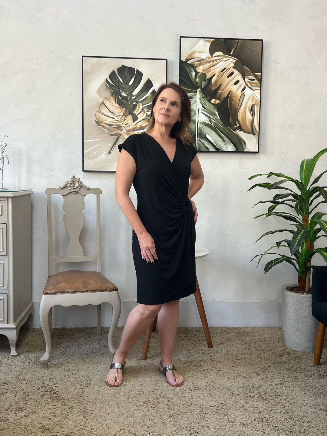 Vestido Envelope com Argola em Fluity Preto Manga Curta - Flora