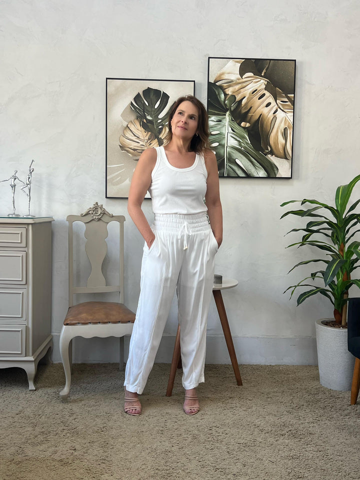 Calça com Cós Largo de Elástico Off White - Clark