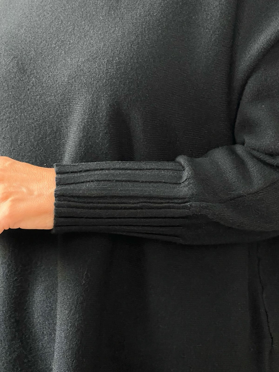Tricot Preto Básico Gola Canelada Alta - Damares