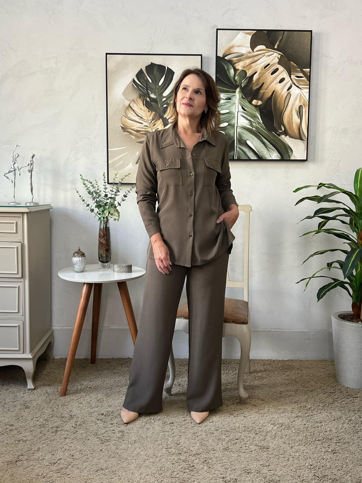Conjunto Camisa Manga Longa e Calça Reta Verde Militar - Taiane