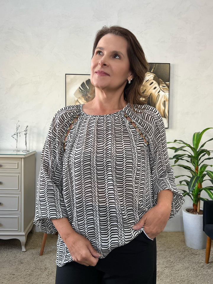 Bata Manga Longo com Estampa Geométrica Off / Preto - Cristiane
