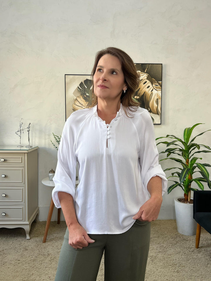 Camisa Manga Longa com Gola Mandarim e Botões estilo Roletê Branca - Rafaela