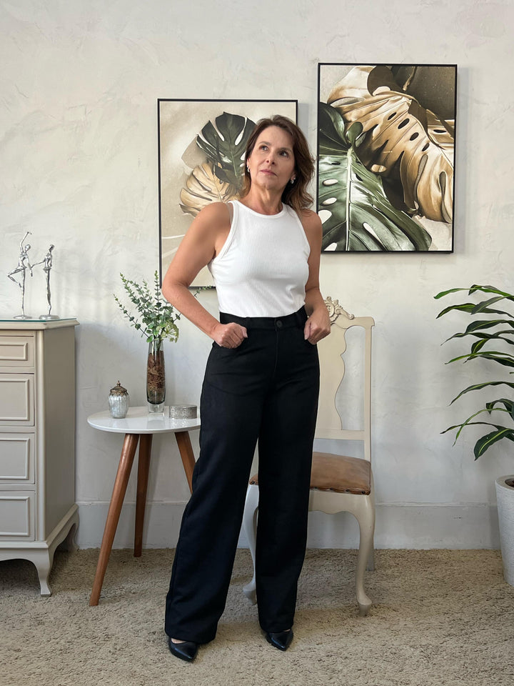 Calça Reta em Suede Preto - Cristina