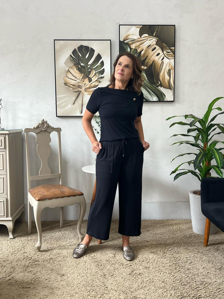 Conjunto Bianca Blusa com Botão e Calça Pantacourt - Preto
