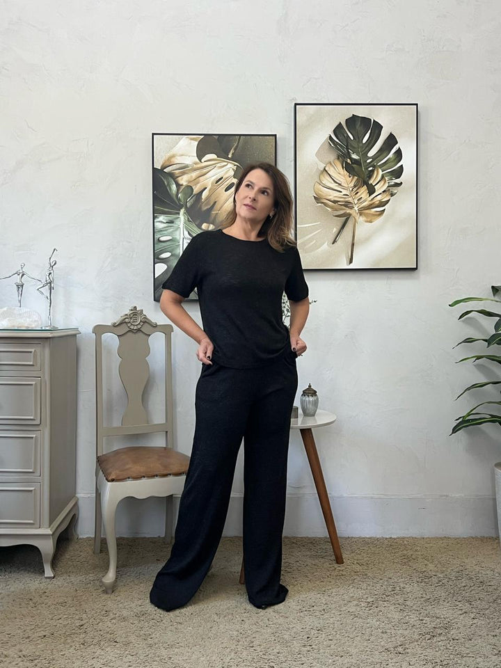 Conjunto Natália em Tricot Blusa Manga Curta e Calça - Preto