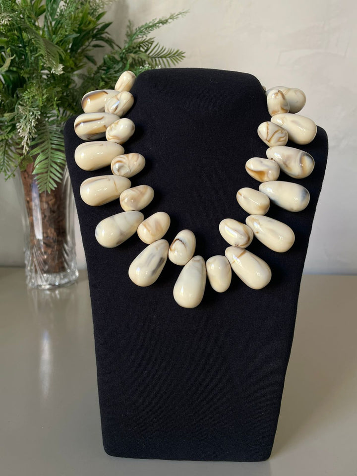 Colar Adriene em Resina - Marfim