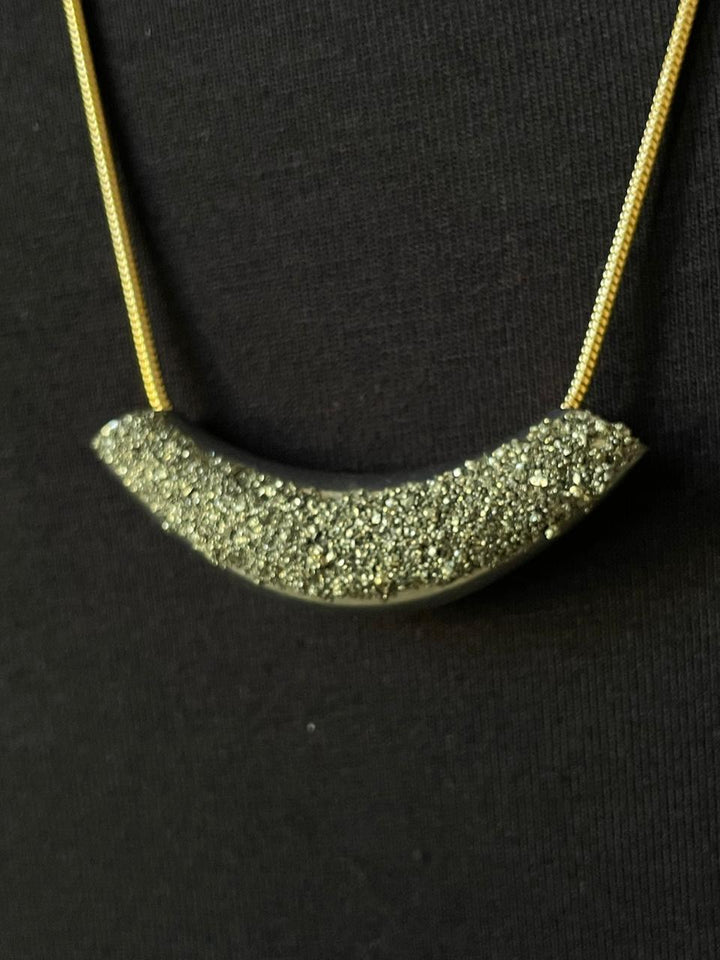 Colar Nicole com Pingente Texturizado - Dourado