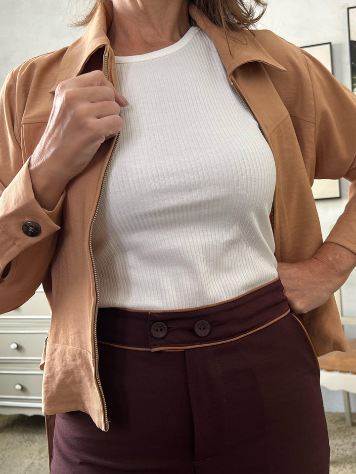Conjunto Jaqueta com Fivela e Calça Pantalona Bege/ Marrom - Andria