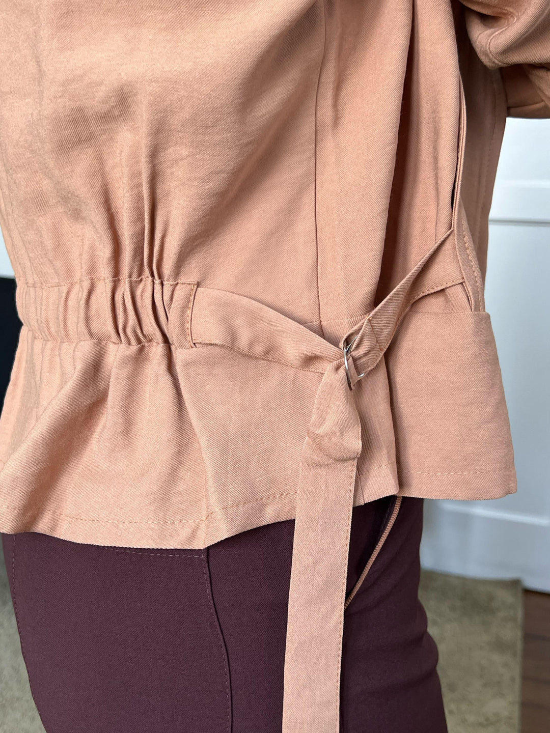 Conjunto Jaqueta com Fivela e Calça Pantalona Bege/ Marrom - Andria