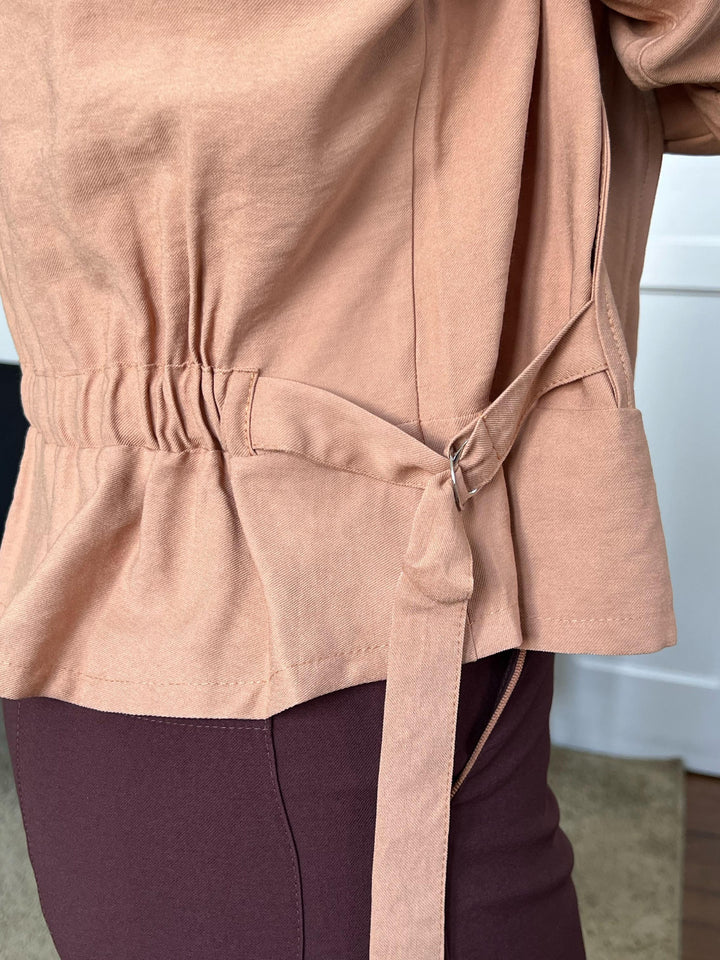Conjunto Jaqueta com Fivela e Calça Pantalona Bege/ Marrom - Andria