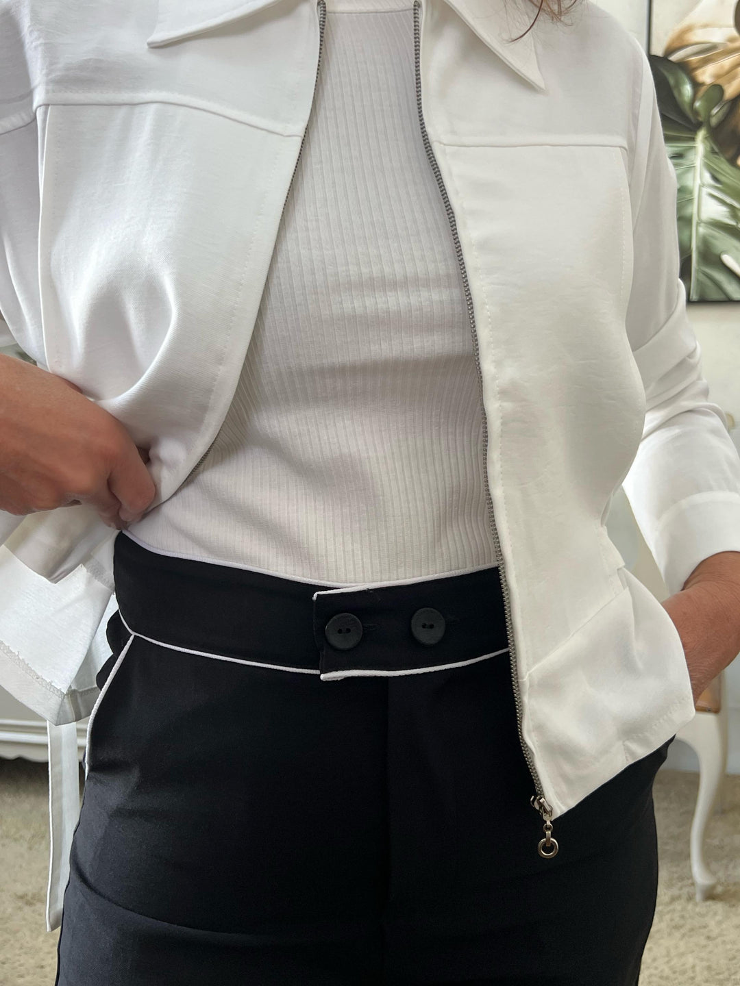 Conjunto P&B Jaqueta com Fivela e Calça Pantalona - Andria