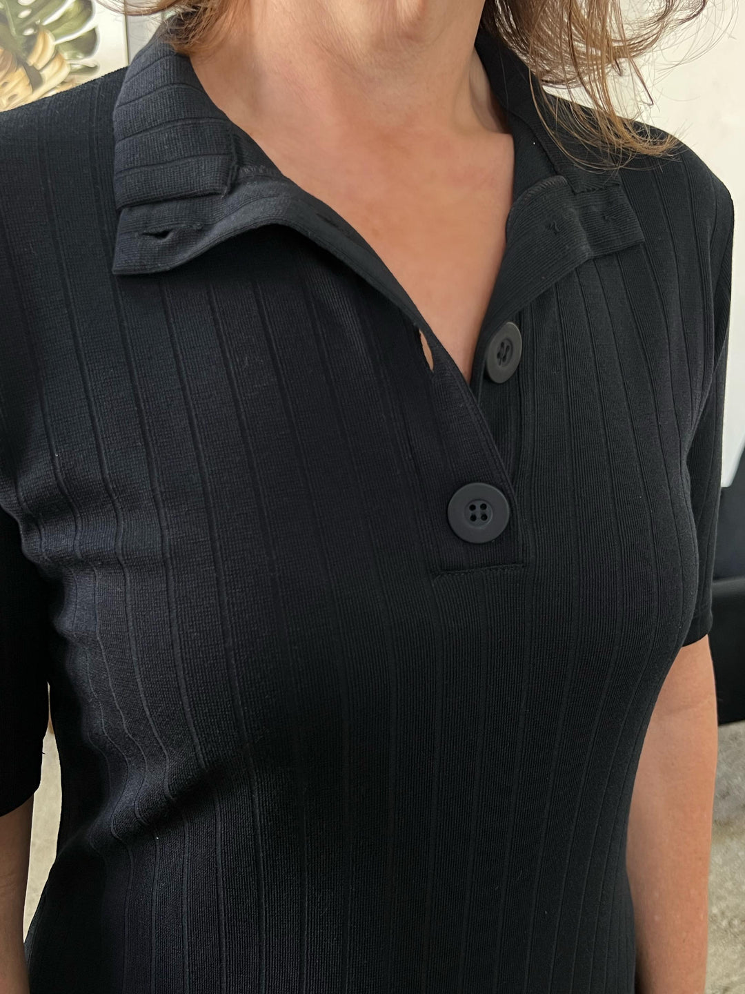 Vestido Midi Canelado Preto Manga Curta - Raíssa