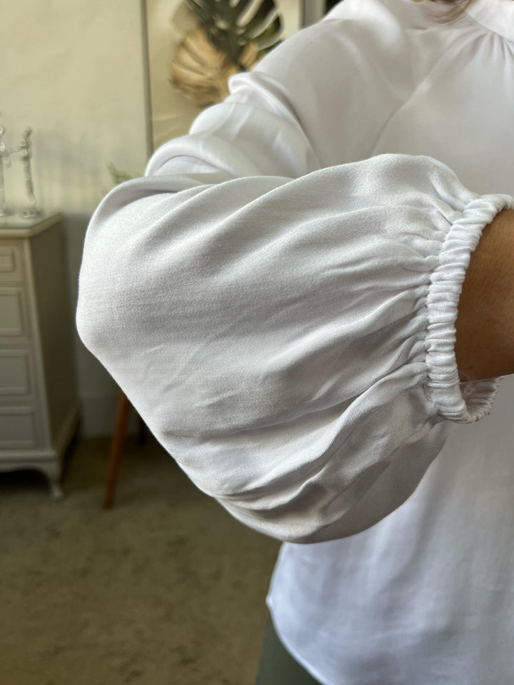 Camisa Manga Longa com Gola Mandarim e Botões estilo Roletê Branca - Rafaela
