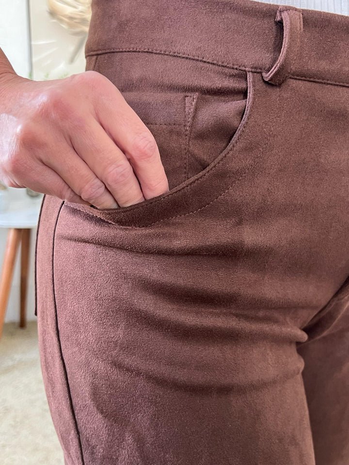 Calça Reta em Suede Marrom - Cristina