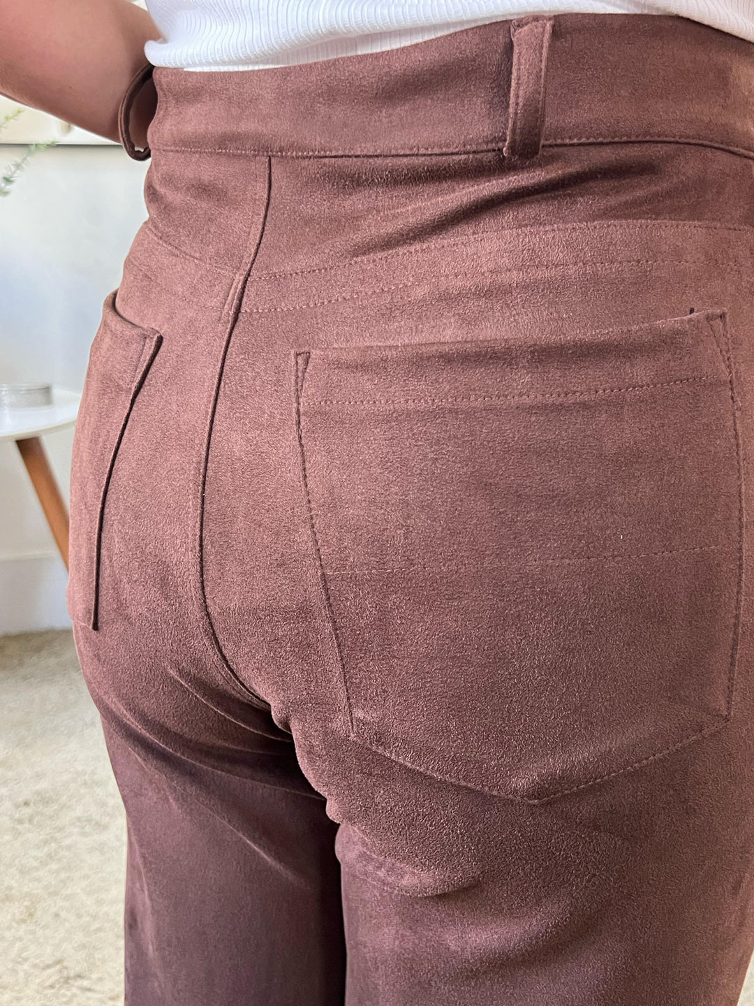Calça Reta em Suede Marrom - Cristina