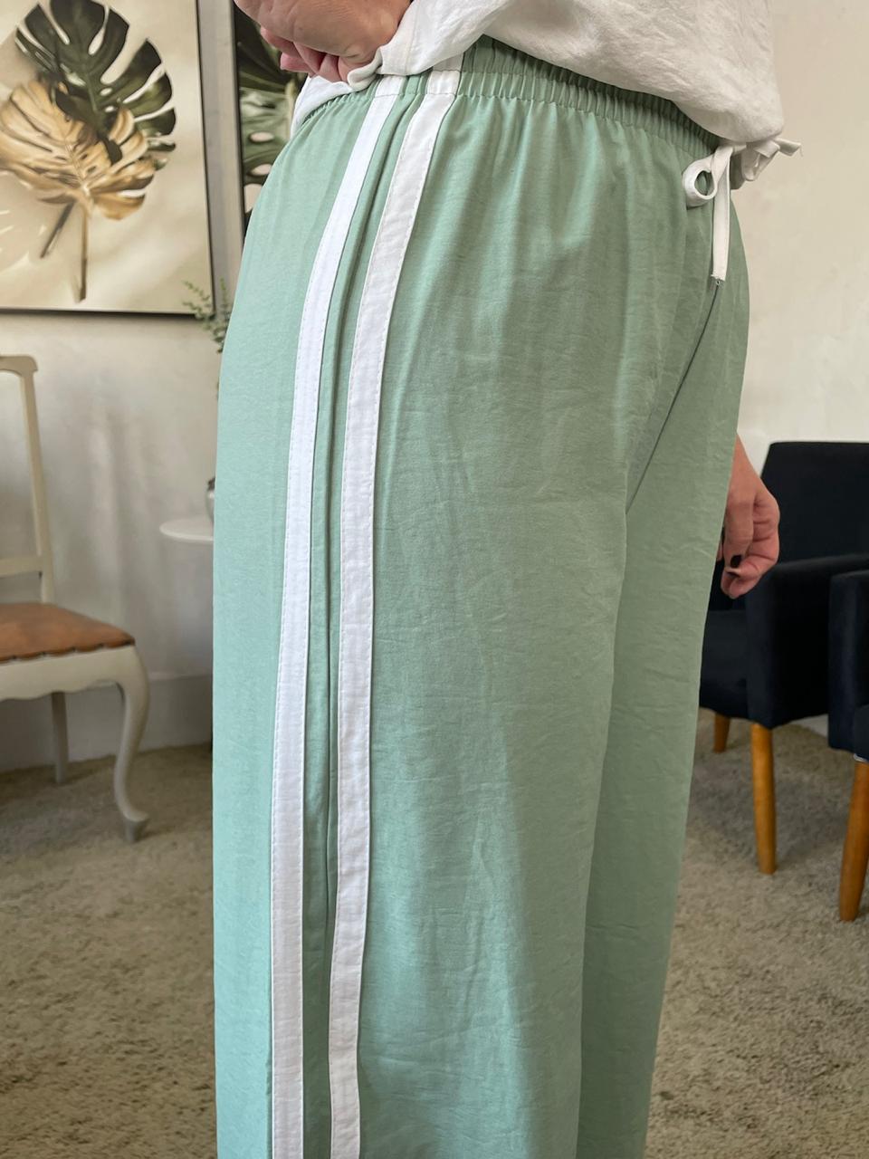Calça Silvana com Listras Laterais - Verde
