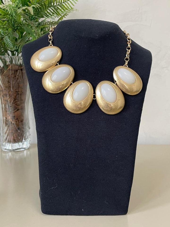 Conjunto Adriane Colar e Brinco - Branco/Dourado