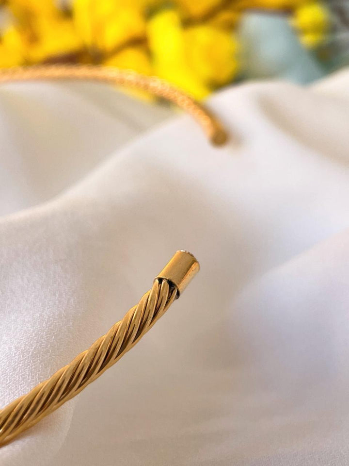 Choker Mirela Torcida - Dourada