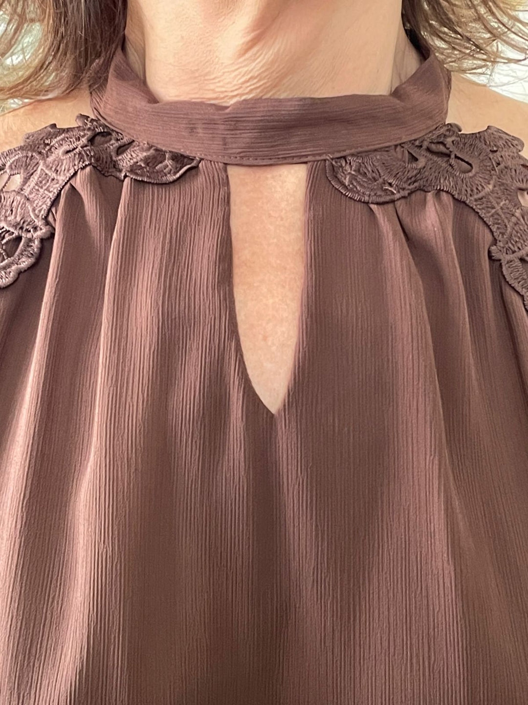 Blusa Débora Manga Longa com Renda - Marrom