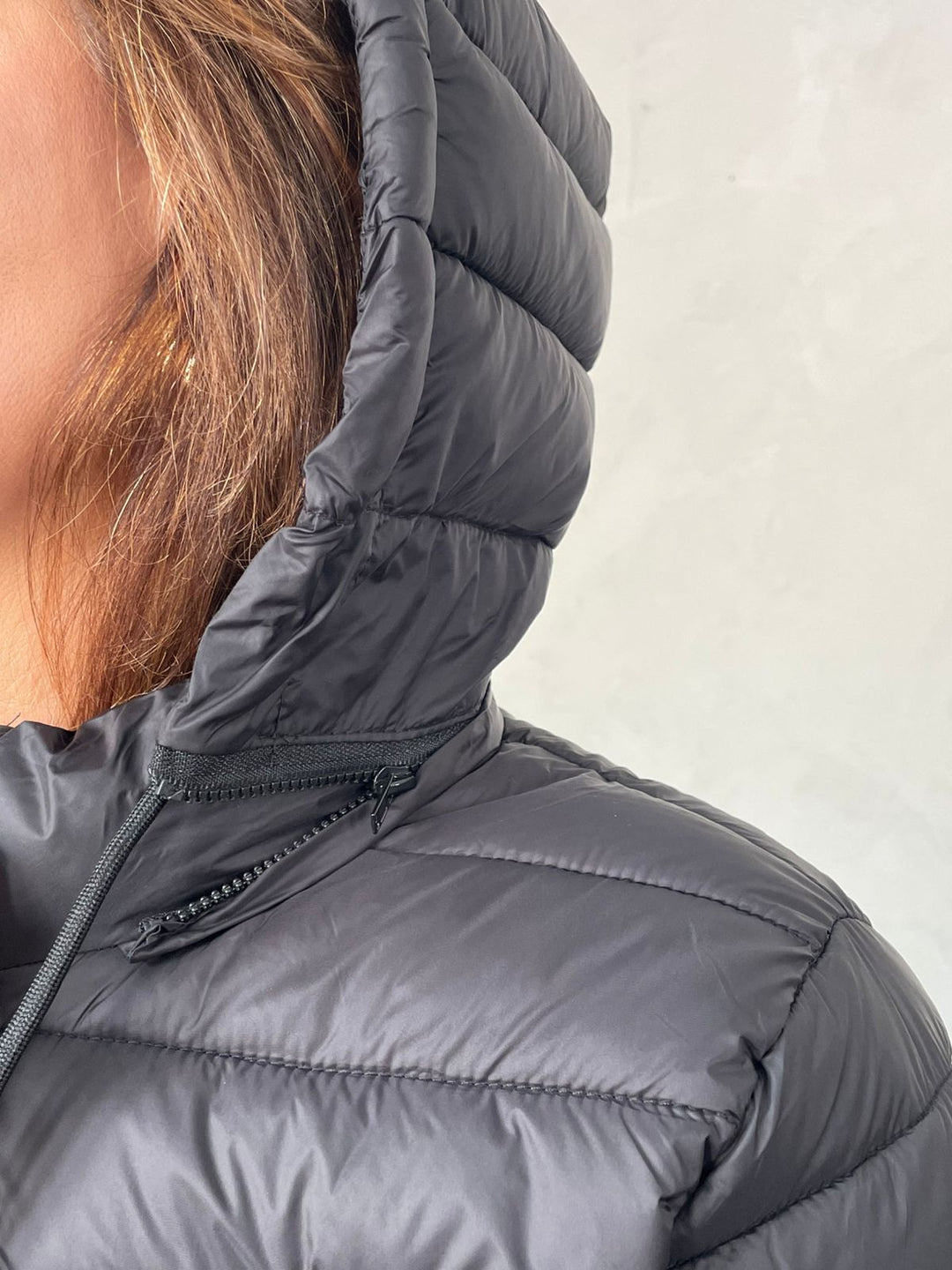 Jaqueta Alana Puffer com Capuz - Preta