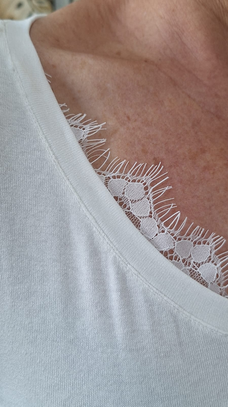 Tshirt Sara Básica - Renda Off