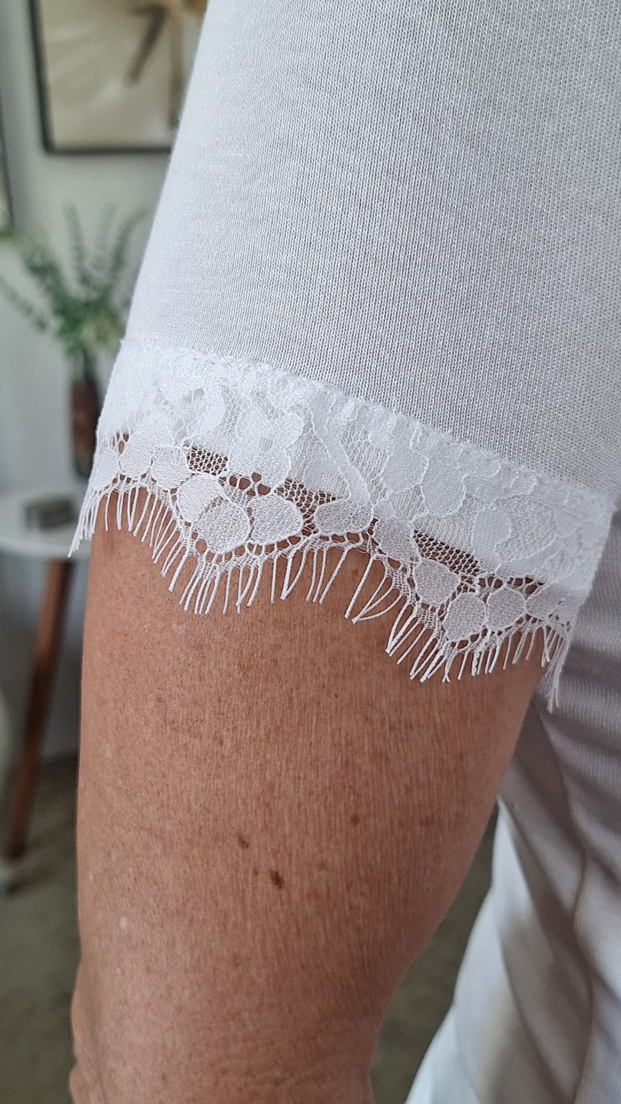 Tshirt Sara Básica - Renda Off