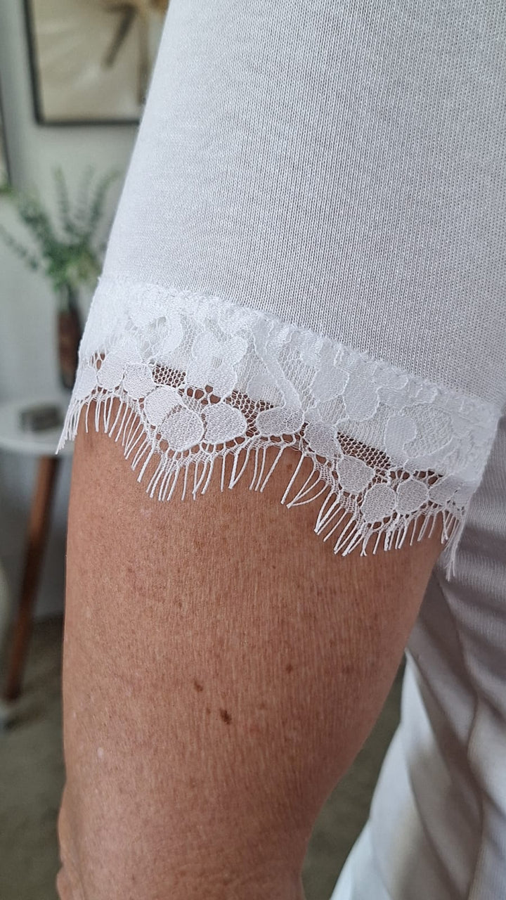 Tshirt Sara Básica - Renda Off